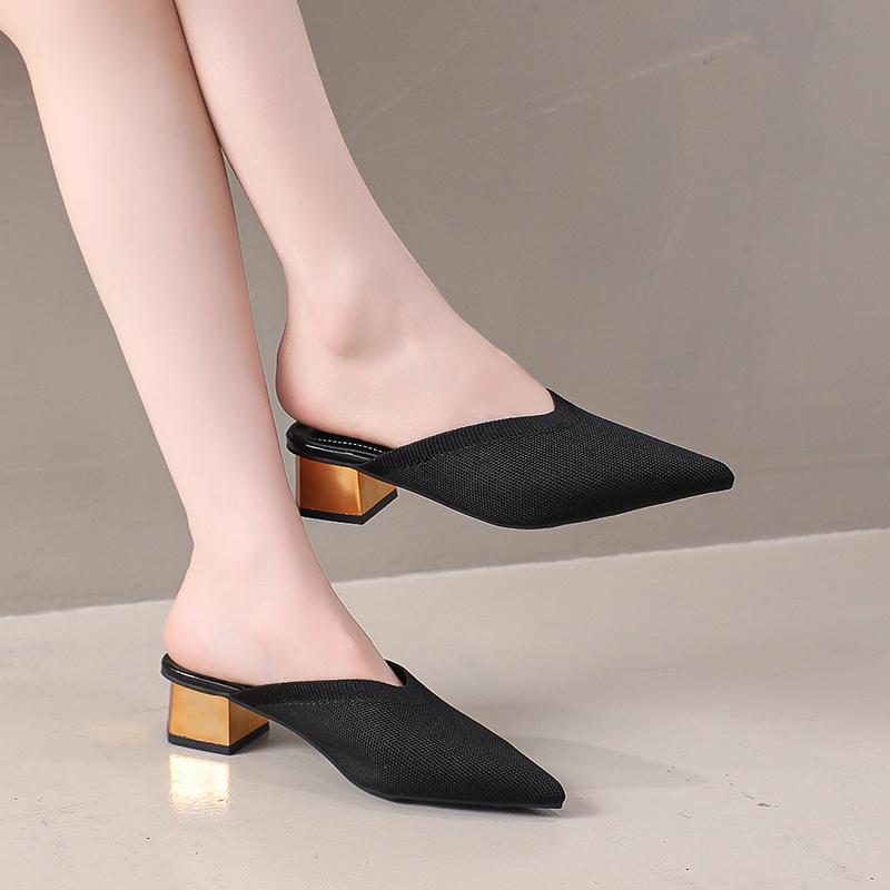 Женские летние тапочки на квадратном каблуке роскошные шлепанцы с низким острым носком обувь на каблуке 35 чёрный 2717₽