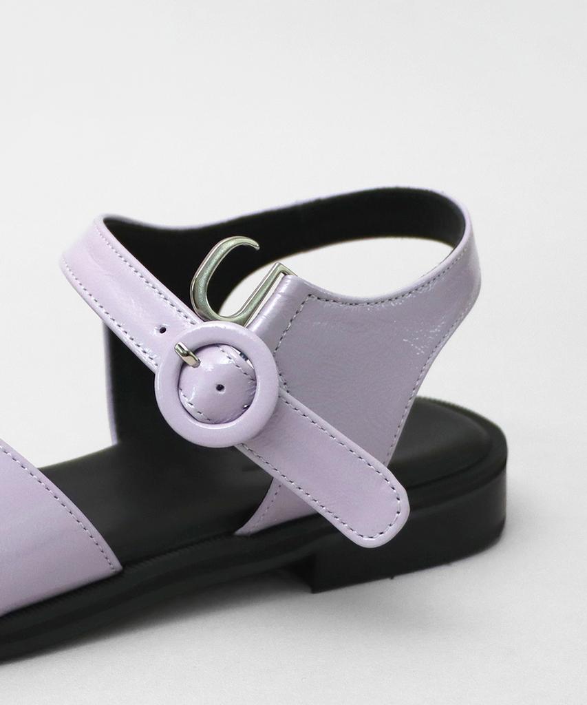 Heenn Shiny Leather Crossover Sandals. Lilac