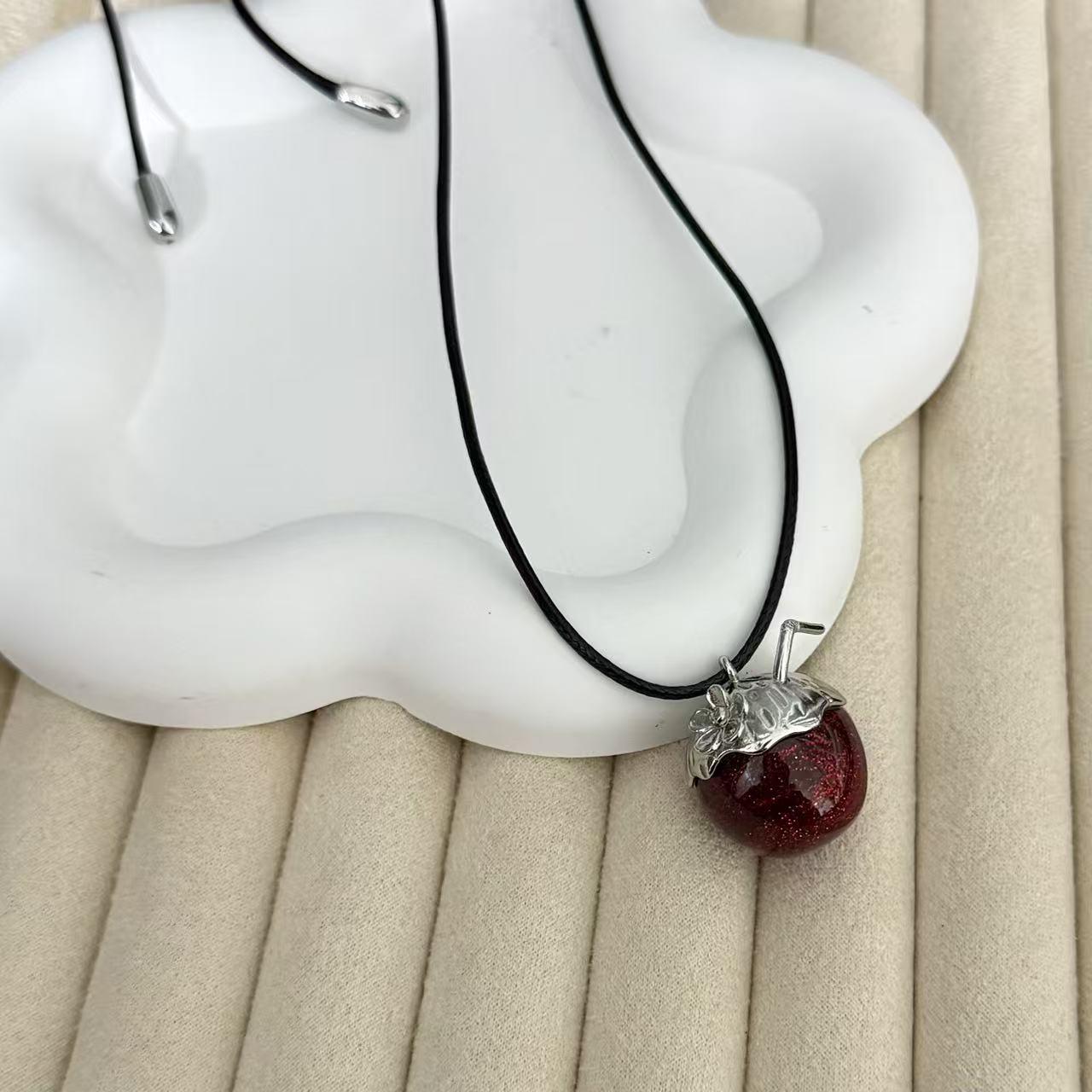 Exquisite Apple Pendant Necklace: High-End, Versatile Sweater Chain