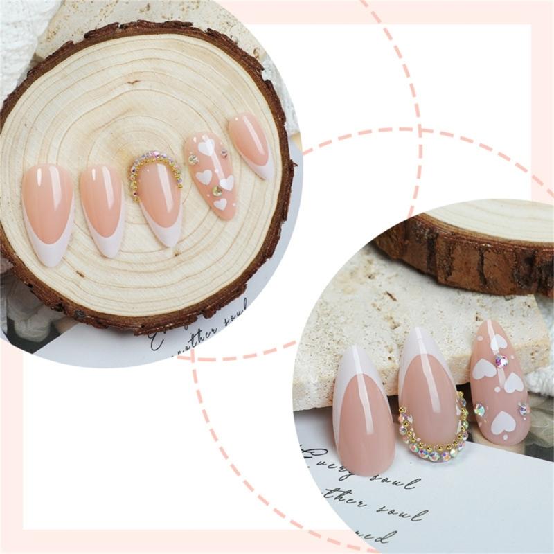 24 szt. Krótkie Migdałowe Paznokcie Dociskane Błyszczące Wzory Serca Francuski Manicure Sztuczne Paznokcie Naturalny Wygląd do Codziennego Użytku