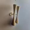 Par Guld Mid-Century Modern Mässing Väggs sconce Atomisk Fluga Dubbel Kon Sminkbelysning Armatur för Heminredning Sovrum, Kontor, Kök