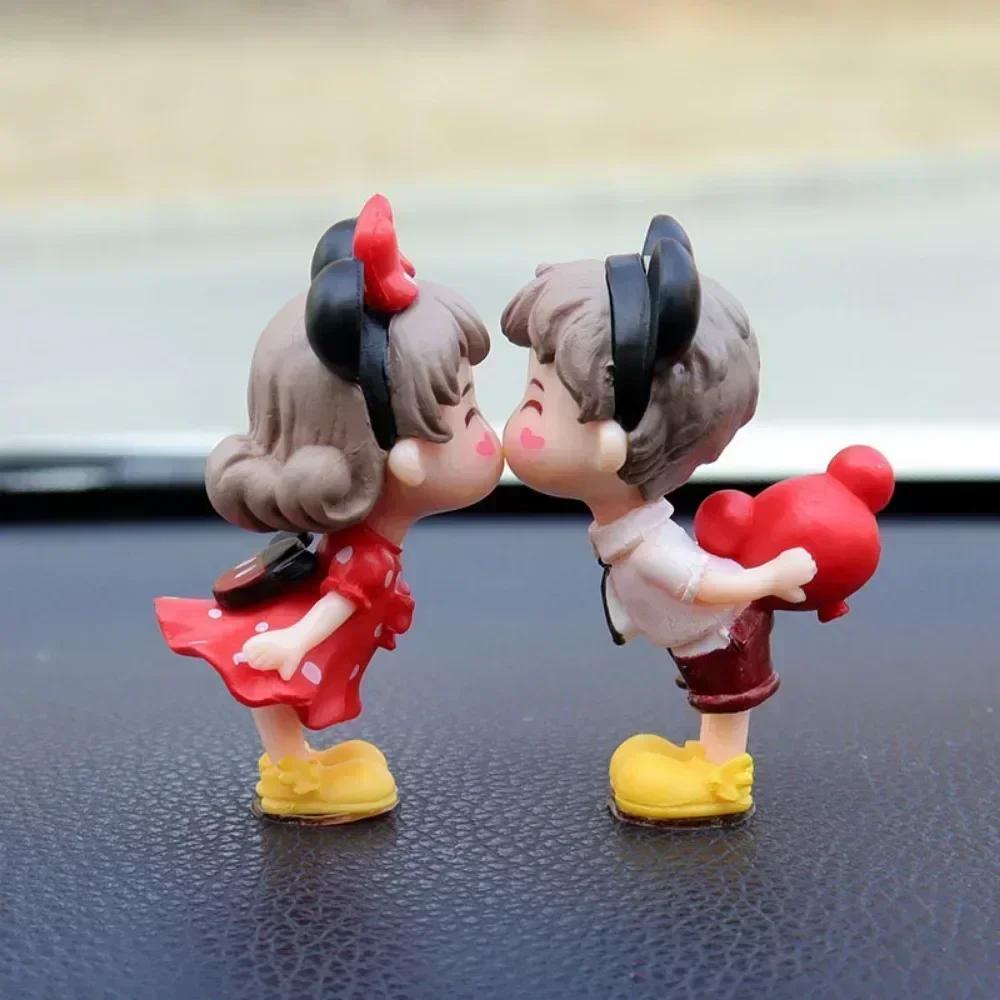 Cartoon Resin Couples Figurine Cute Lovers Balloon Ornament for Car Dashboard  Office Desktop Home Decor Lovely Kiss Miniatures