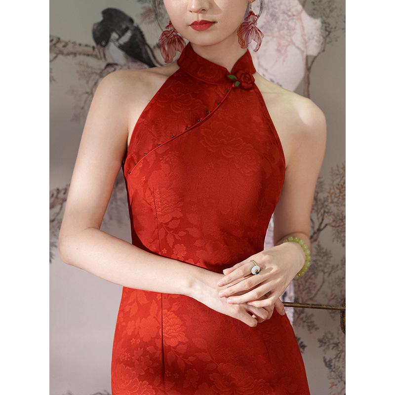 Red cheongsam women's new Chinese 1011 new engagement wedding toast hanging neck sleeveless young high sense