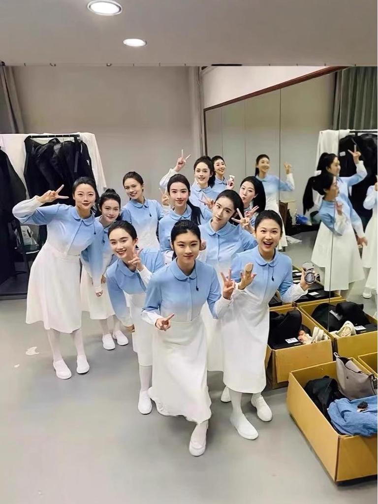 2025 Blaues Chorkostüm: Langarmhemd