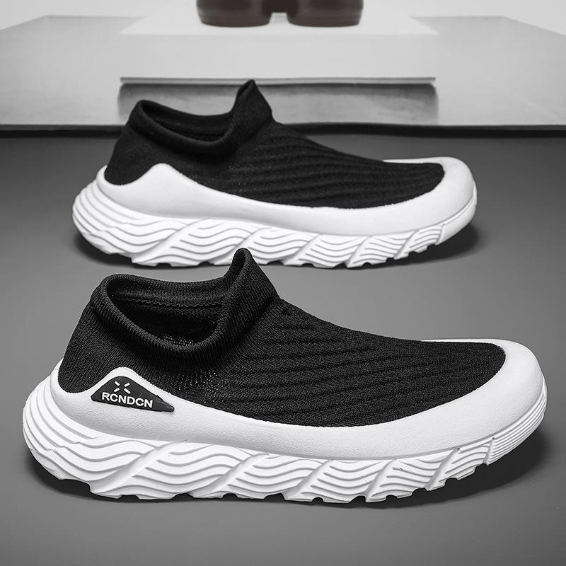 

Чоловіче дихаюче спортивне взуття на товстій підошві 40 чорний/білий