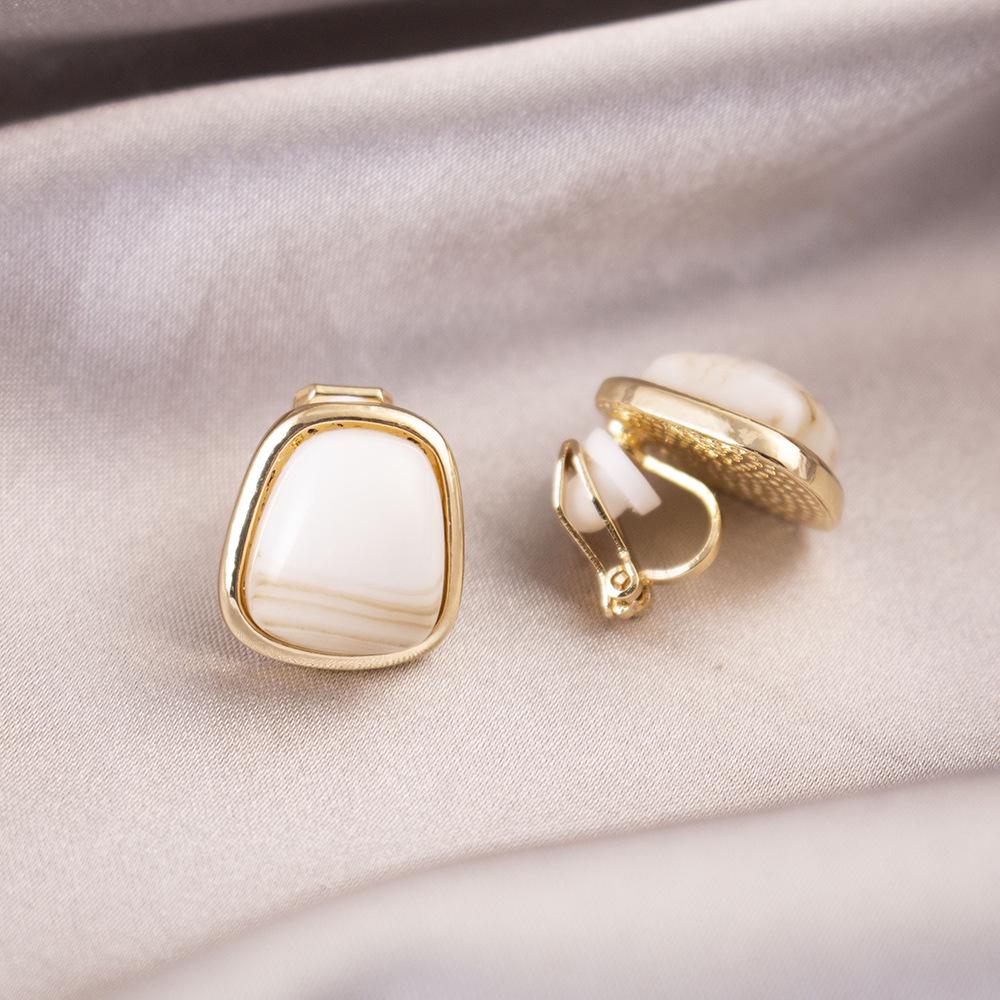 Elegant Clip-On Triangle Earrings for Non-Pierced Ears - Versatile, Light Luxury for Everyday Wear.