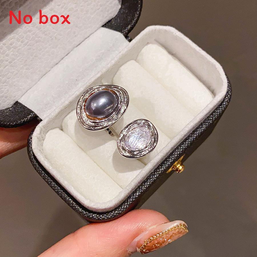 Geometric Pearl Ring With Crystal Embellishments For Fashionable Women Silver