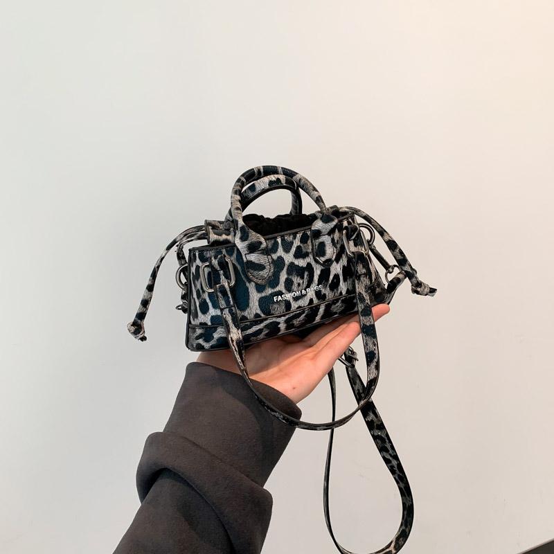 

Khaki Brown Mini Crossbody Bag Women Designer Animal Print Leopard Leather Shoulder Bag Drawstring Handbag Sling Phone Purse чорний