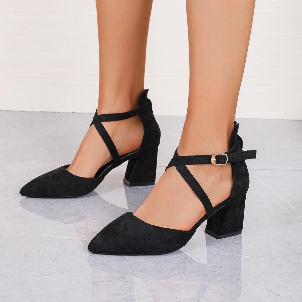 

Ветер модный простой и тонкий замшевый мелкий рот заостренный полое слово с высоким каблуком женские сандалии 34 чёрный