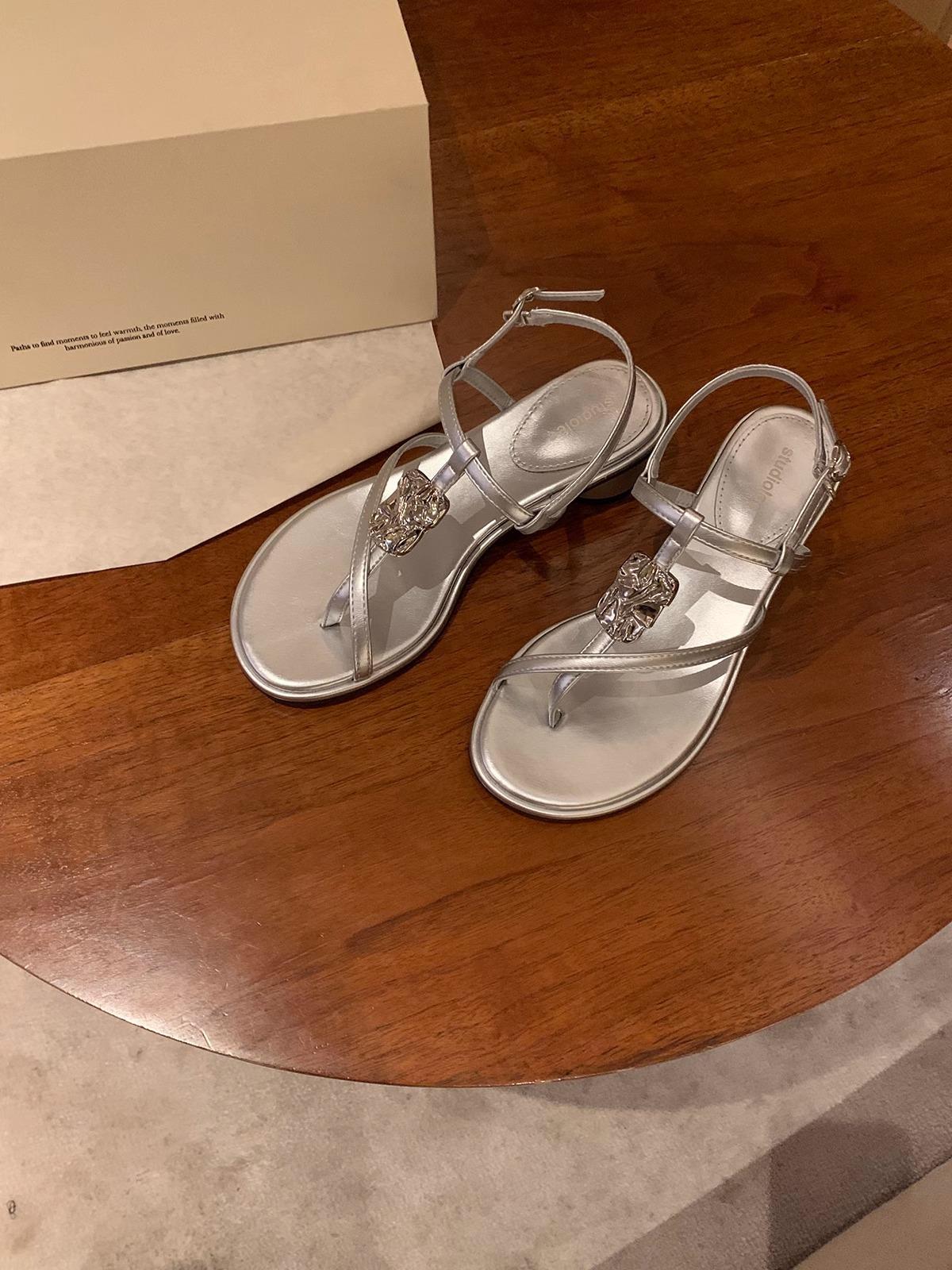 

Cowhide version~ Holiday wind fine belt pinch foot metal buckle design low heel buckle belt leather sandals women 40