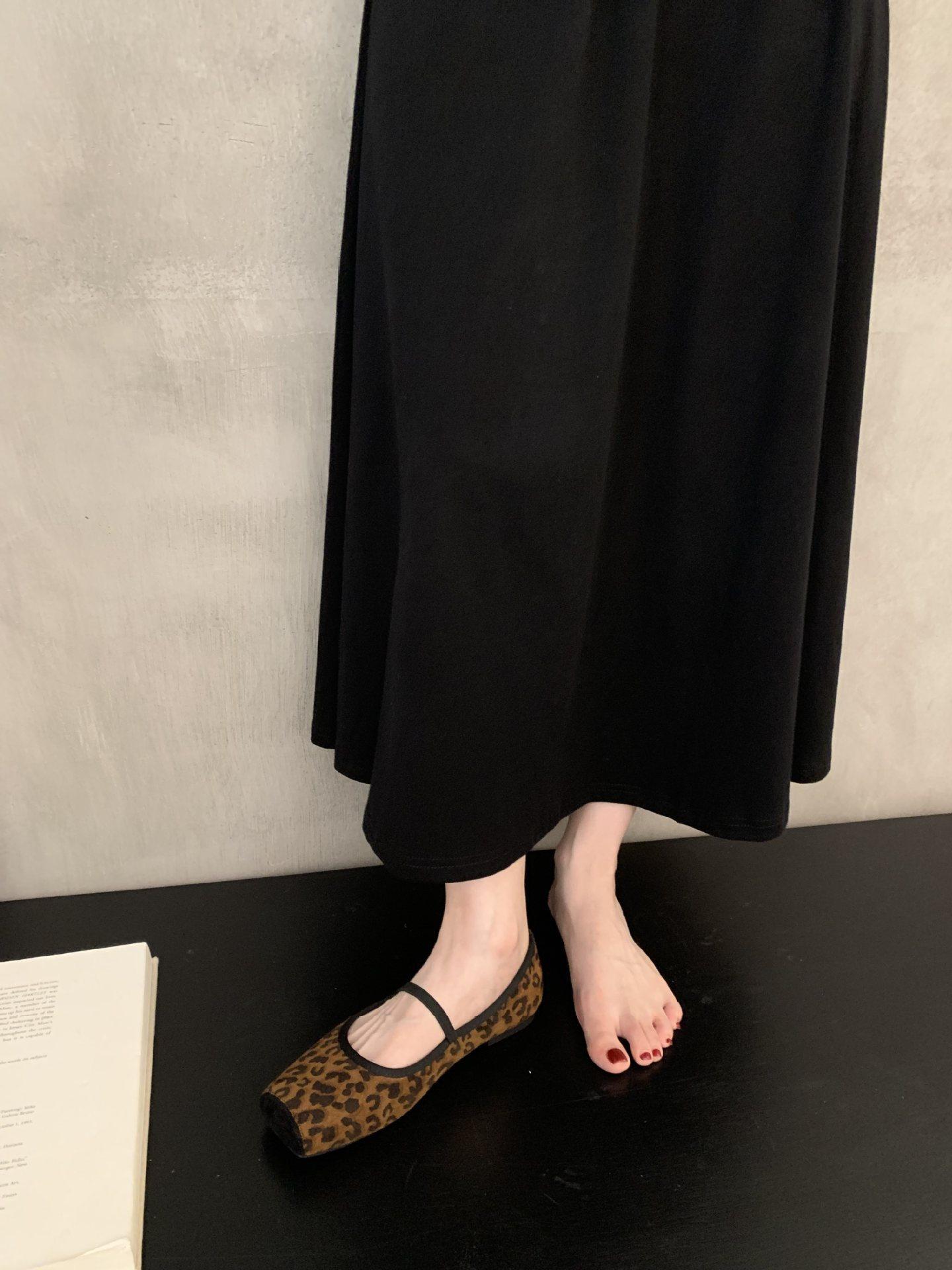 

Flat bottom square head Mary Jane shoes, spring 2025 new commuter shallow mouth French with skirt pig nose single shoes 39 цветной печати леопарда