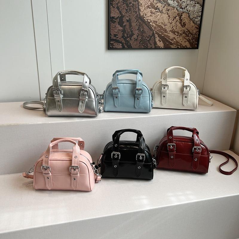 Premium bag women's new fashion trend shoulder messenger bag casual simple bowling bag pillow bag
