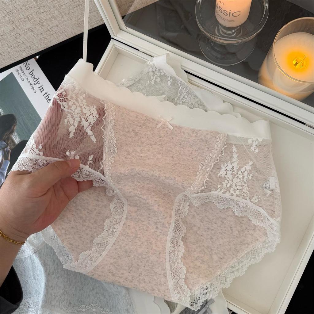 "2024 Autumn/Winter New Sweet Hollow Lace Cotton Mid-Waist Triangle Underwear for Girls - Japanese Style"