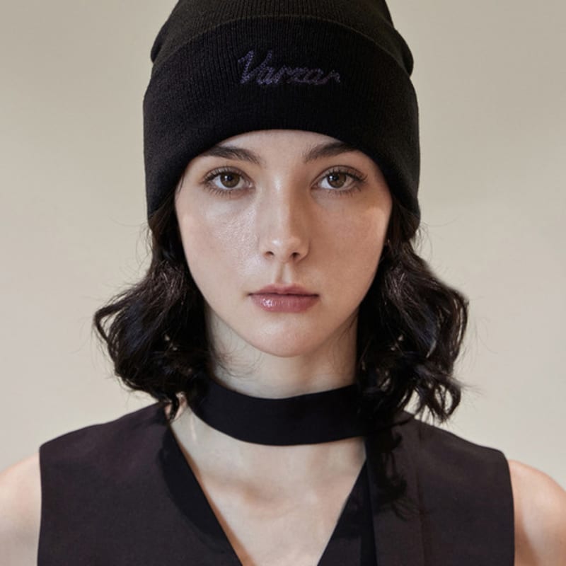 

Шапка бини VARZAR с логотипом в виде цепи, натуральная, черная FREE