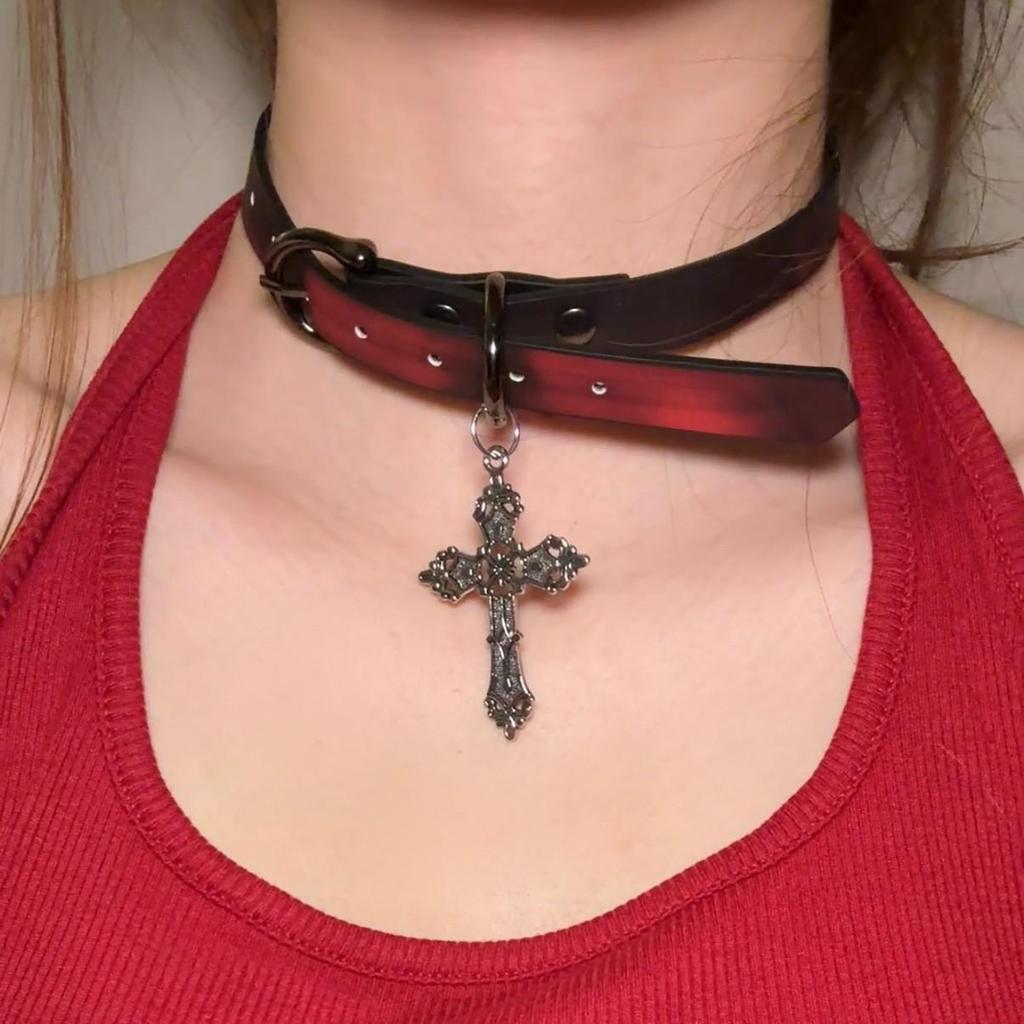 Chique Pittige Meisje Leren Bel Choker Ketting – Uniek Minderheidsontwerp