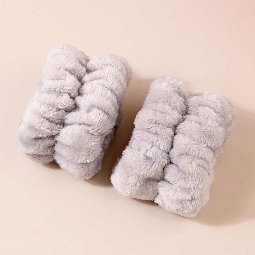Coral Fleece Face Wash Set: Absorbent Hair Tie, Wristband, and Moisture-Proof Skincare Tool.