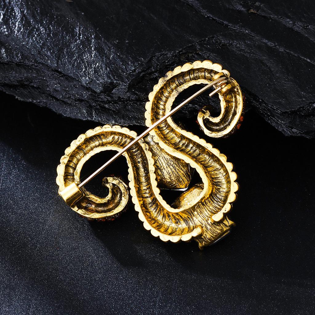 Personalized Retro Court Style Ancient Gold Goat Head Brooch Men's High-end Corsage Suit Dress Accessories Pin Badge