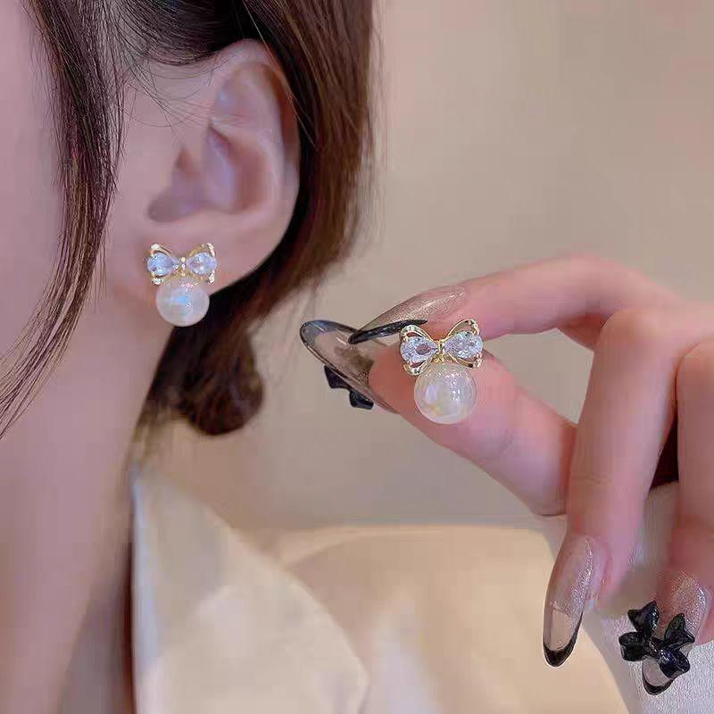 S925 Silver Needle Pearl Flower Stud Earrings - High-End Retro Jewelry for Autumn/Winter