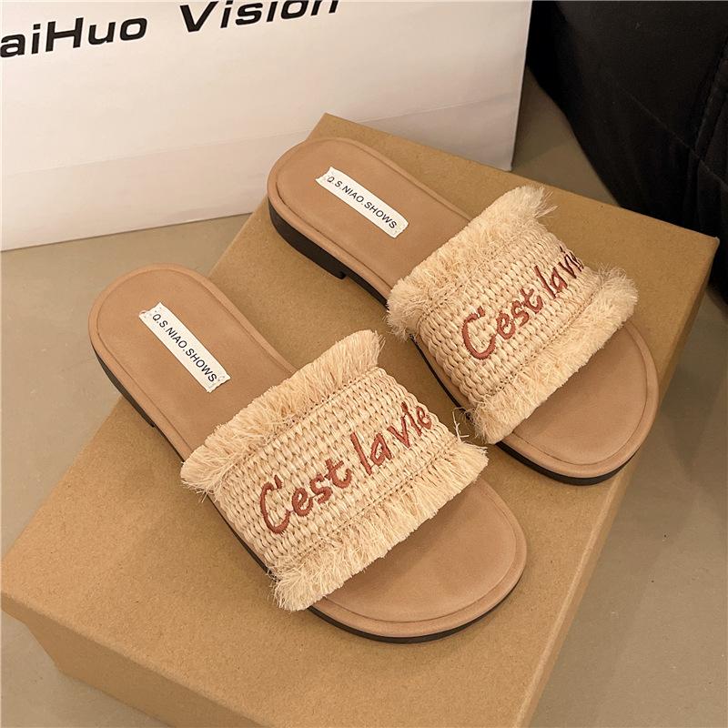 Flat-bottomed cool slippers for women's summer wear, new with skirts, beautiful soft-bottomed beach slips