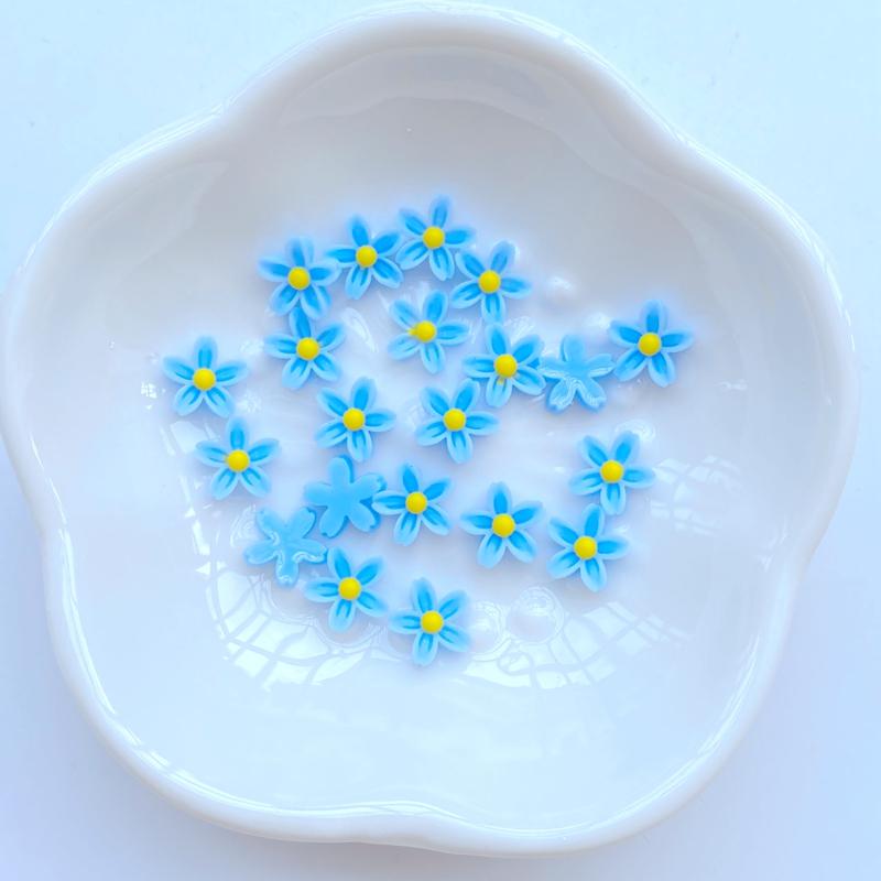 200Pcs New Cute Mini 8mm Flower Flat Back Resin Nail Enhancement  Jewelry Craft Decoration Accessorie