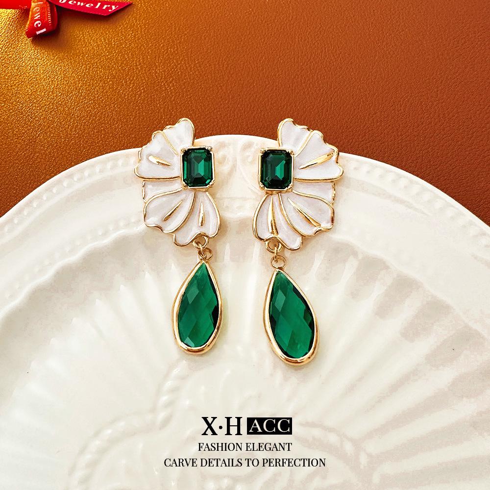 Vintage Bow Earrings: Timeless, High-End Retro Fashion Accessory