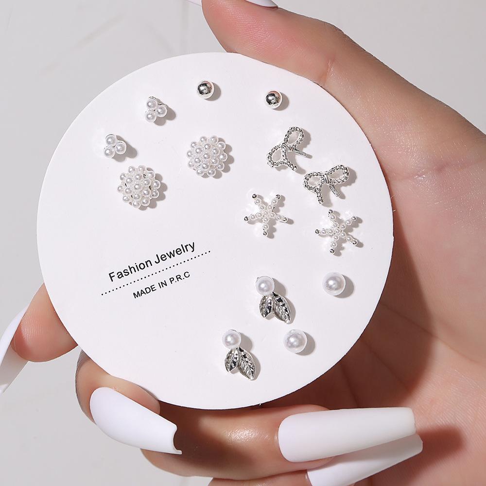 Korean version of small stud earrings, exquisite 1 pair of stud earrings a week, simple color dripping small earrings, love zircon stud earrings.