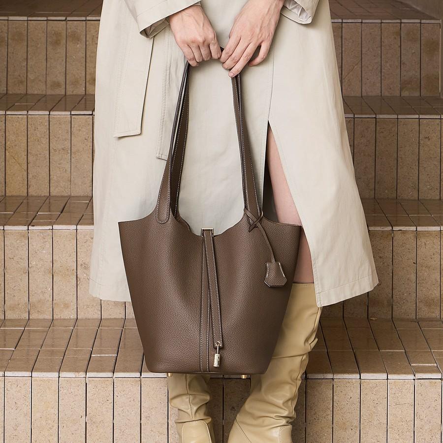 Extra Large Gold Buckle Top Layer TOGO Leather Bucket Bag Large Capacity Handheld Shoulder Bag Shopping Basket Bag