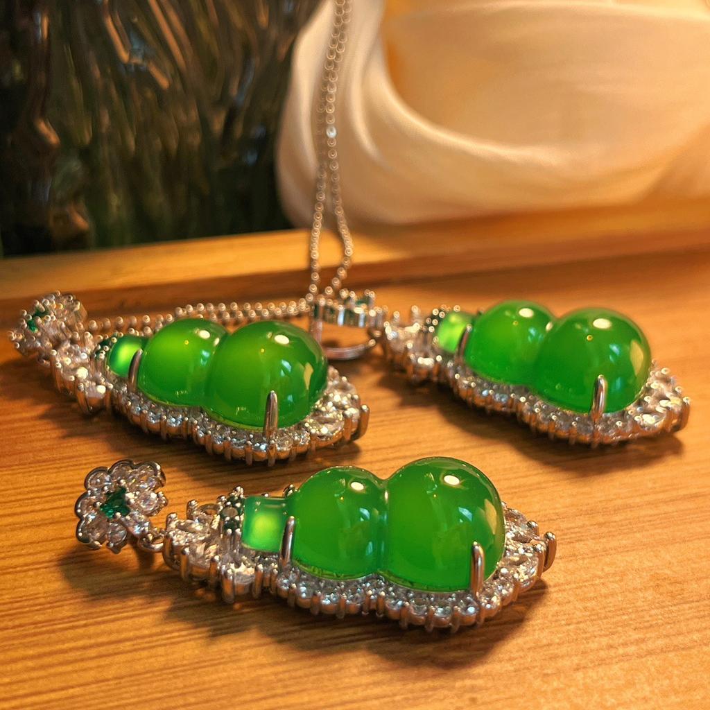 Full Green Yang Green Natural Agate Green Chalcedony Pendant Female Real Shot Fidelity