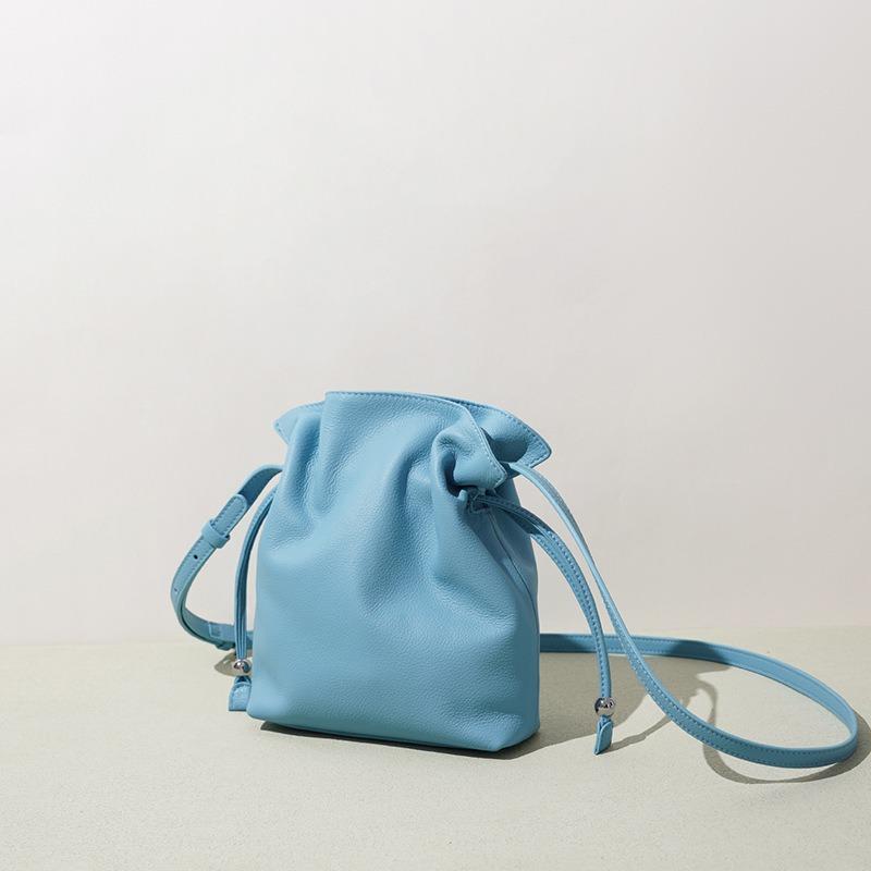 Korean version of leather drawstring cloud bag women's new versatile lucky bag mobile phone bag casual simple work commuter messenger bag
