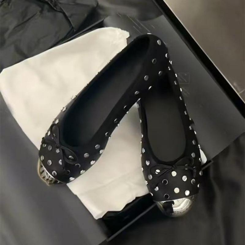 Fashion Women's Fashion Flat Shoes Spring New Metal Round Head Shallow Mouth Butterfly Knot Rivet Soft Sole Non-slip Single Shoes