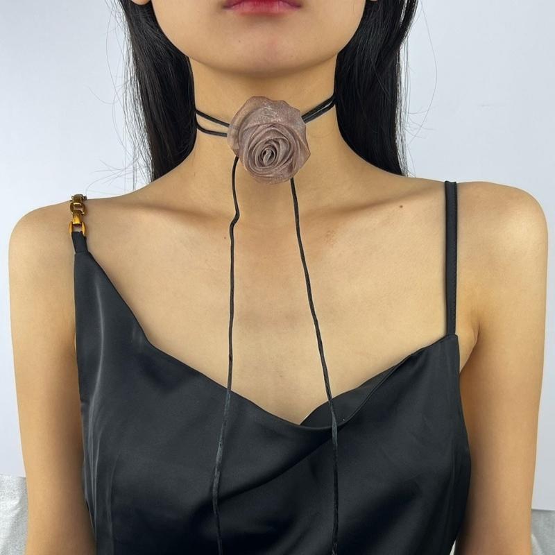 Stylish Rose Pendant Necklace Colorful Floral Shape Clavicle Chain Fashionable Jewelry Blossom Charm Neckchain Ornament