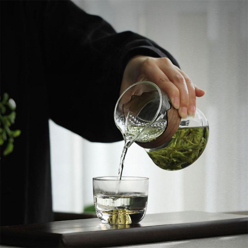 Japanischer hitzebeständiger Glas-Fair-Cup Teekanne mit Anti-Verbrühungs-Walnuss-Griff Chahai Halbmond-Filtertasse Kungfu Teegeschirr