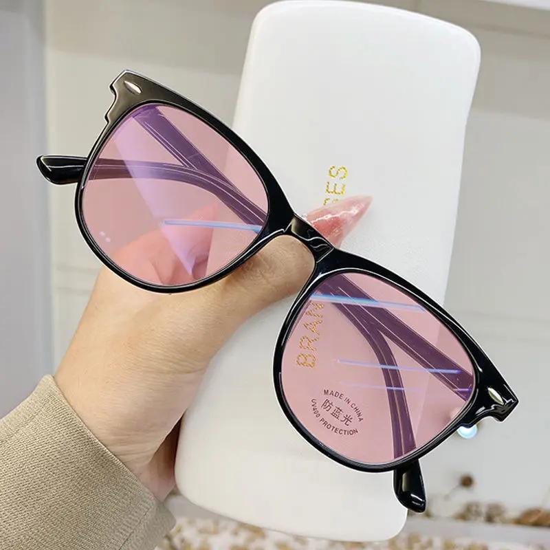 Outdoor Photochromic Eyeglasses Classic Vintage Retro Color Changing Oval Framed Sun Eyeglasses Unisex Design for Women Men Sun Shade Anti-UV Eyewear