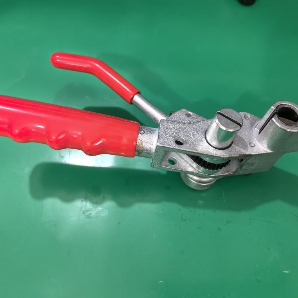 Steel Strapping Tool with Cutter HandOperated Compact for Packagers, Warehouse