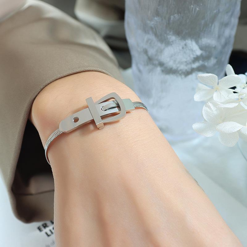 18K Goldbeschichtetes Titanstahl Schmuckset: Klingenkettenhalskette & Schlüsselbeinarmband für Damen
