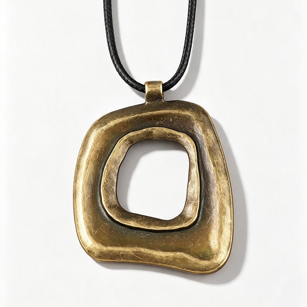 Irregular Fashion Versatile Necklace with Unique Design Sense