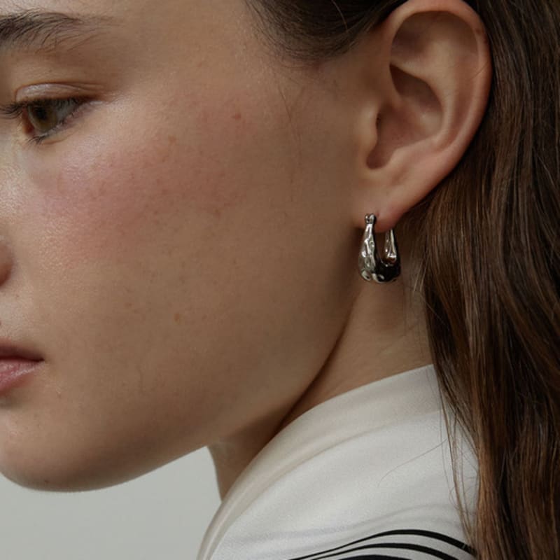 LOVE ME MONSTER Horse Hoof Earrings (L243MER030)