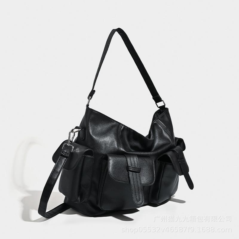 

Large Capacity Messenger Bag Autumn And Winter Pu Texture Trendy Niche Design Underarm Bag Portable Black Solid Color Locomotive Bag чорний