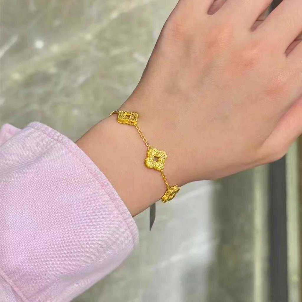 Crushed Ice Clover Necklace & Bracelet Set: Elegant Gift for Girlfriend