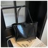 Large-capacity bag women's autumn and winter retro versatile new simple shoulder bag fashionable commuter tote bag