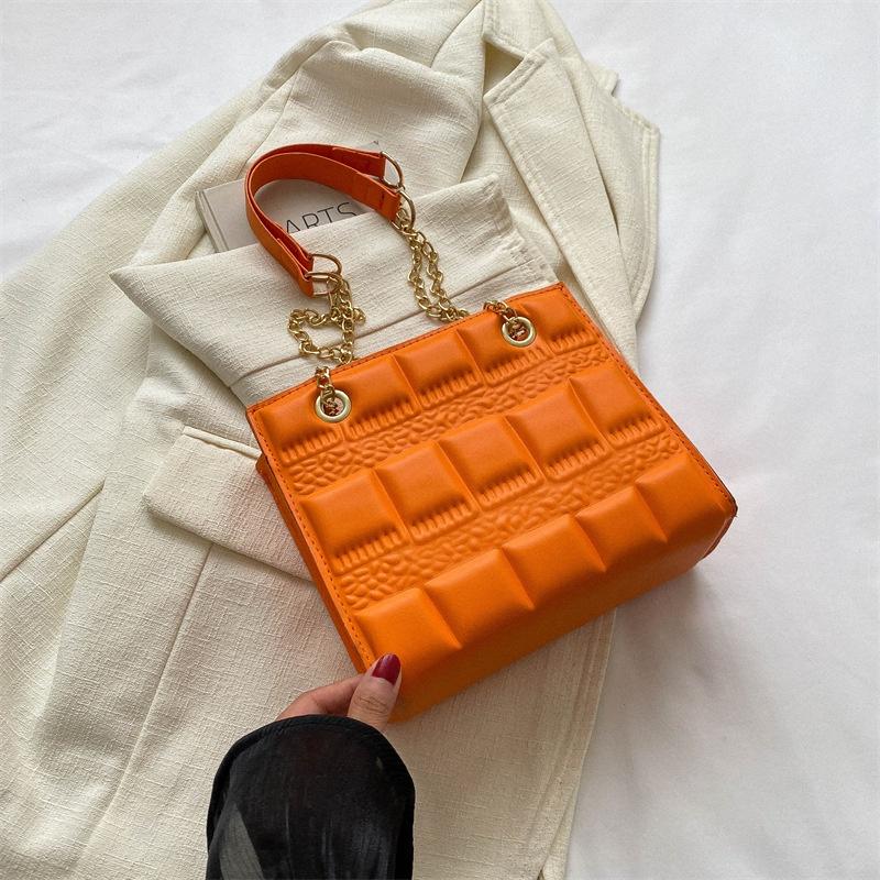 Fashionable Women's Chain Shoulder Bag 2023 Summer New Arrival Chic And Elegant Small Size Characters)