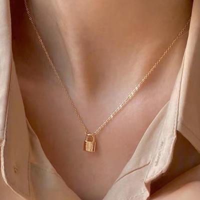 Cold Wind Plated 18K Small Gold Lock Short Necklace Sweater Chain Temperament Simple Collarbone Chain