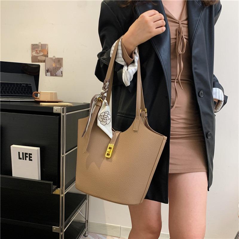 New Commuter Vegetable Basket Bag Women's Mother Bag with Silk Scarf Shoulder Bag Large Capacity Bucket Bag