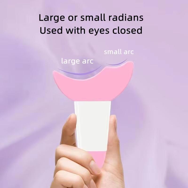 Multi Functional Eye Makeup Silicone Baffle Crescent Shaped Eyelash Brush Eyeliner Eye Shadow Auxiliary Artifact