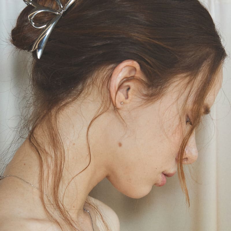 

Ssecondo Triple tied ribbon knot hair claw clip Metal silver