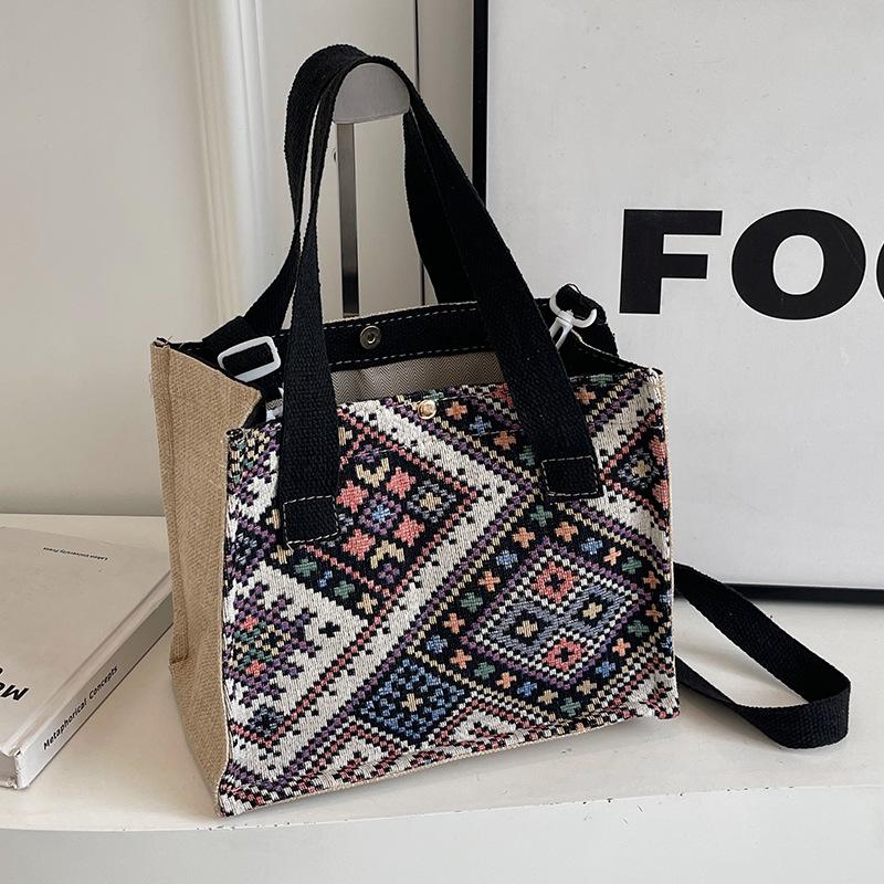 Hochwertige kleine Tasche im Ethno-Stil für Damen. Neue trendige Umhängetasche für Damen. Modische, vielseitige Schultertasche für Damen.