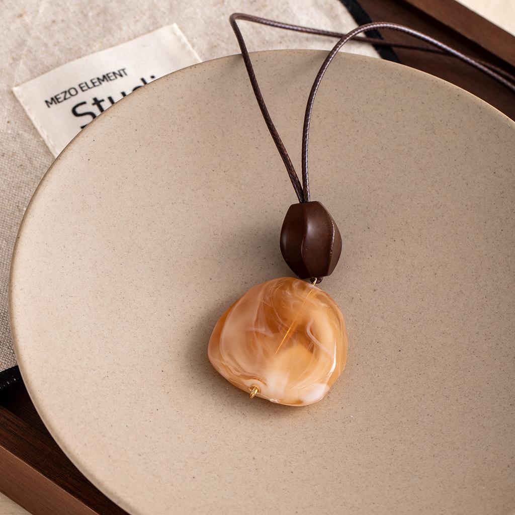 Vintage Maillard Smudged Water Droplets Hollow Geometric Design Necklace Light Luxury High Temperament Neck Sweater Chain