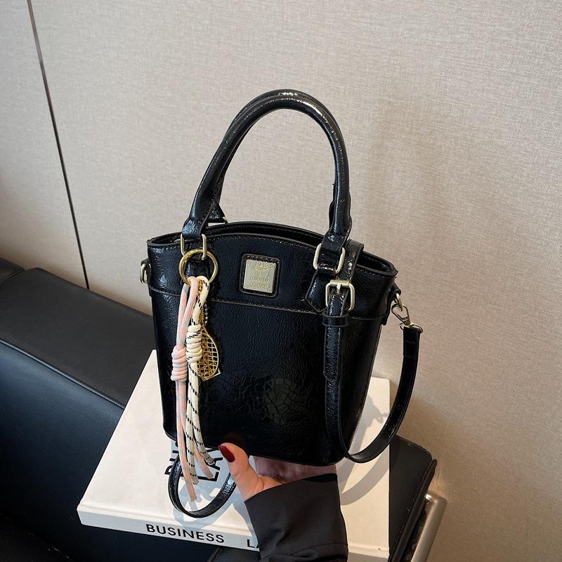 

Hand Bag Women s New Versatile Fashion Casual Shoulder Messenger Bag No pendant чёрный