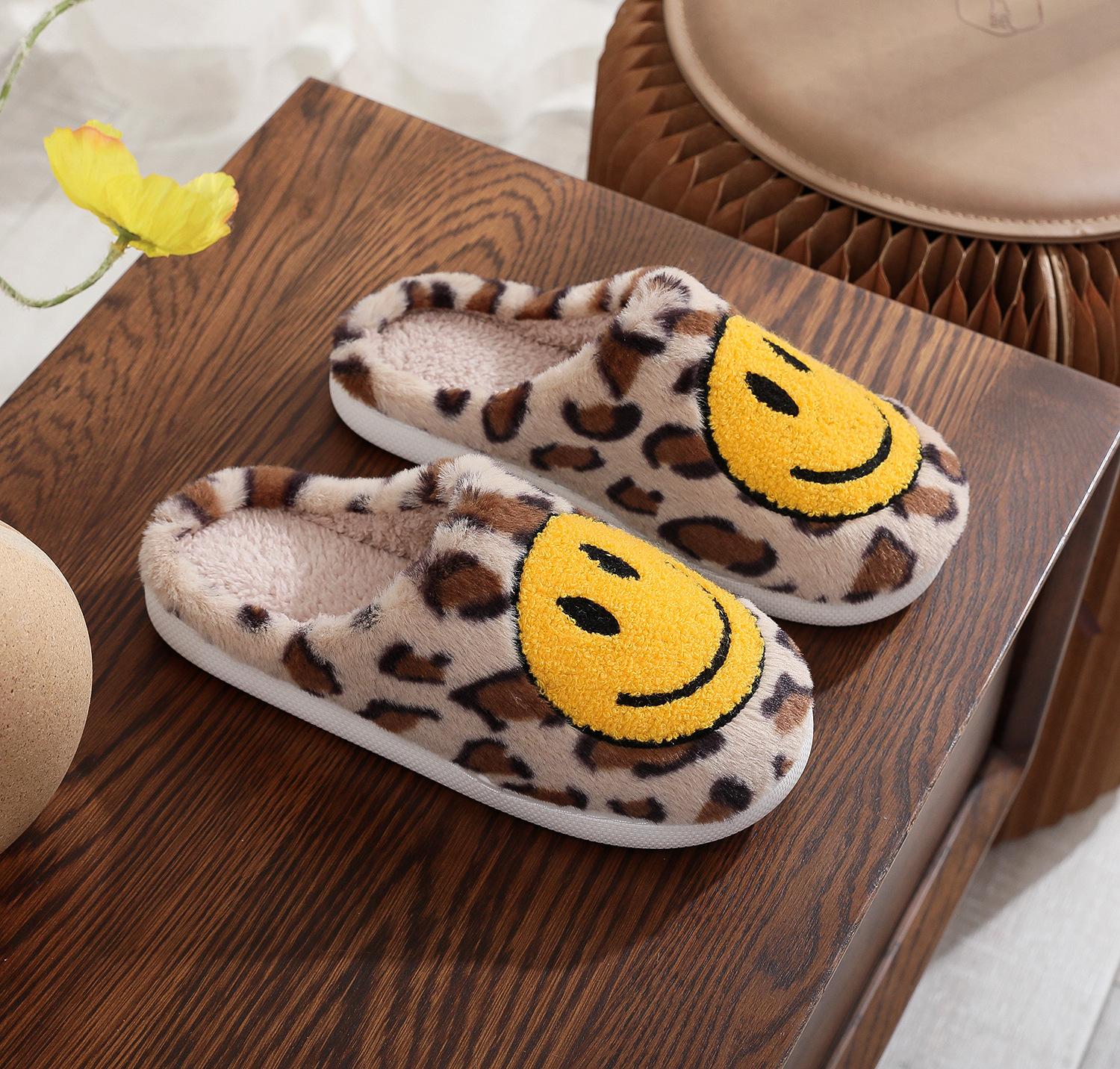 Мужские и женские домашние плюшевые тапочки — фото 26