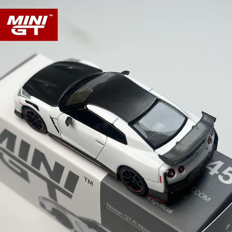 MINI GT 1:64 Nissan GTR 2024 Brilliant White Pearl Alloy Car Model 1045